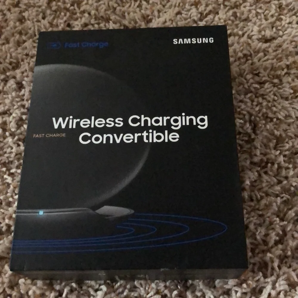 Samsung Qi Certified Fast Charge Wireless Charging Convertible Stand/Pad